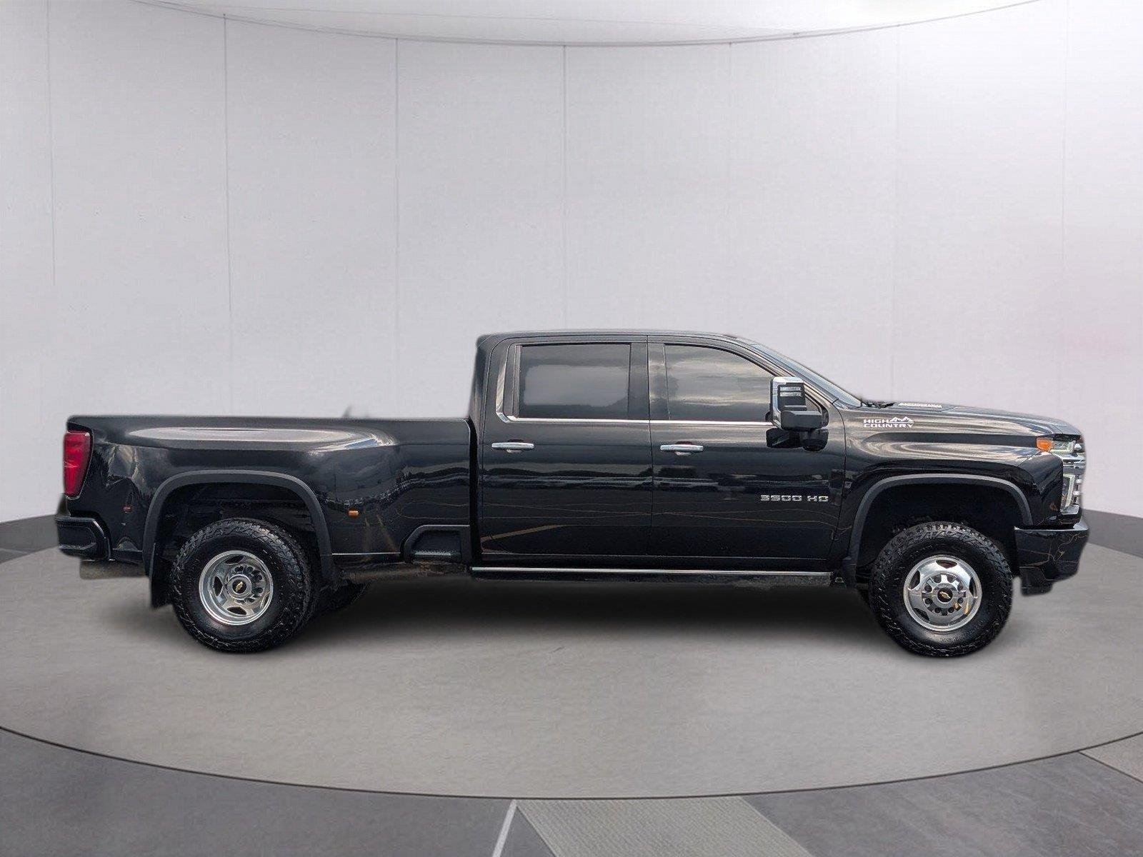 Used 2022 Mosaic Black Metallic Chevrolet High Country image 8