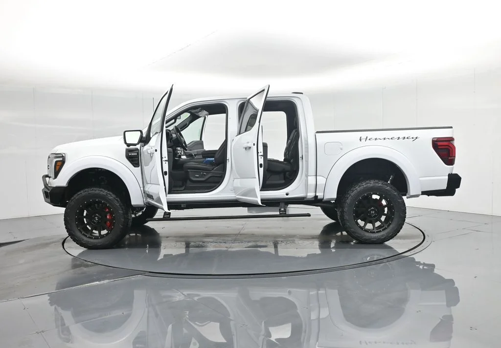 New 2025 Oxford White Ford Lariat image 38