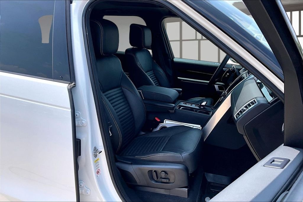 Used 2025 White Land Rover S image 7