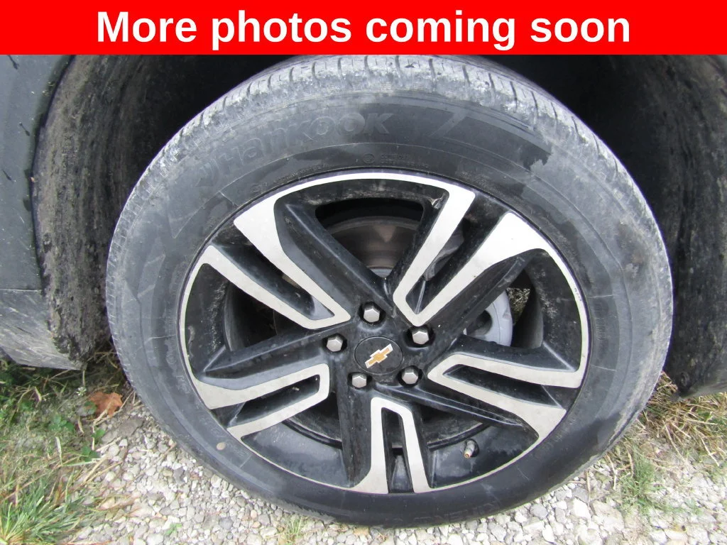Used 2023 SUMMIT WHITE Chevrolet LT image 9