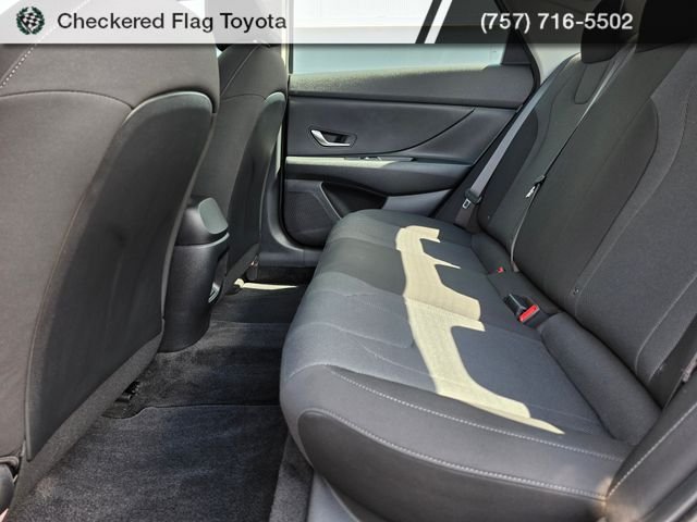 Used 2025 Abyss Black Hyundai SE image 25