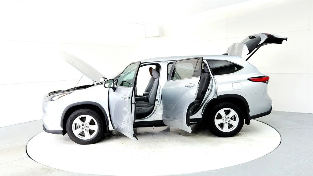Used 2023 Silver Toyota LE image 10