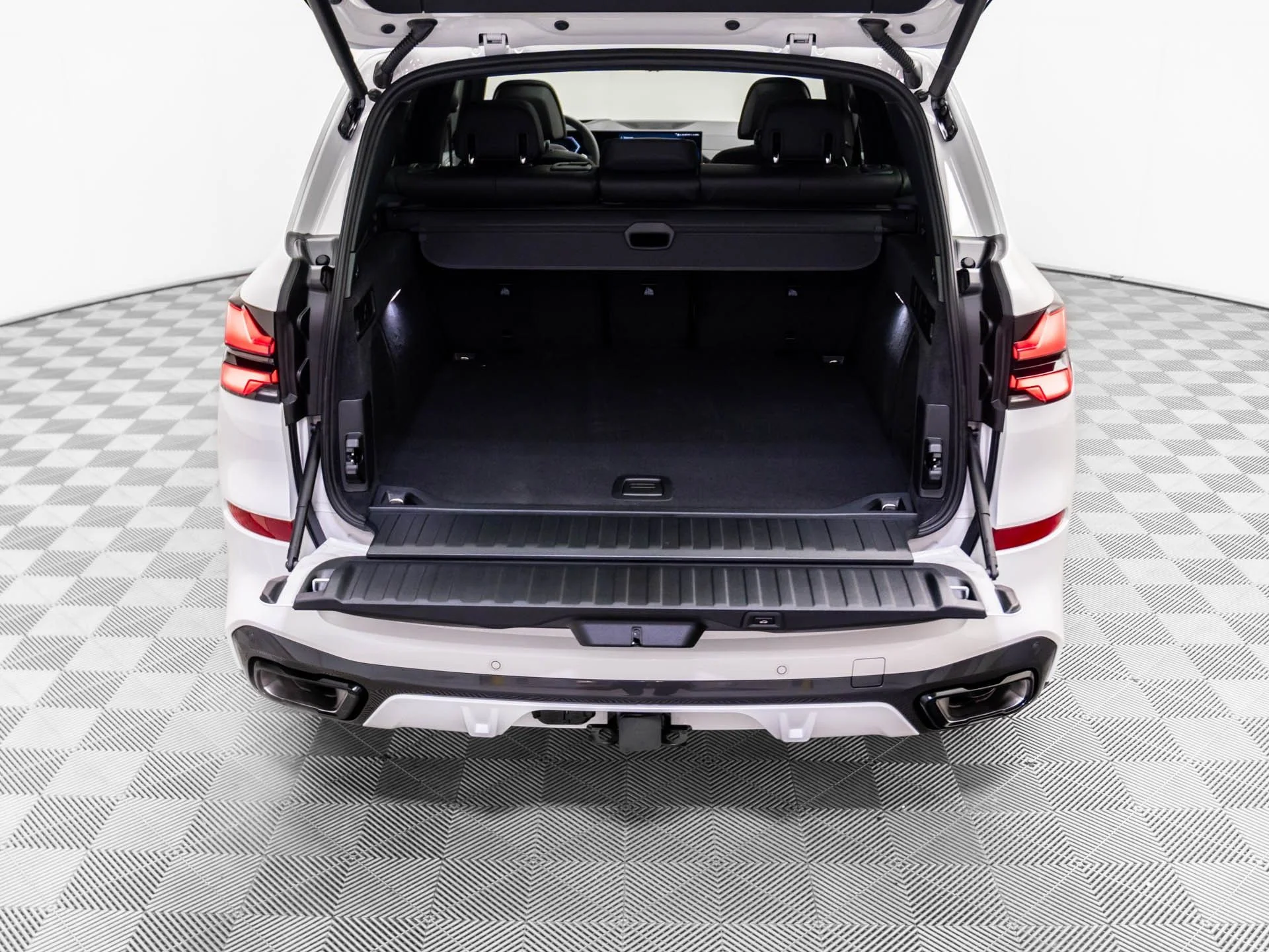 New 2026 White BMW xDrive40i image 31