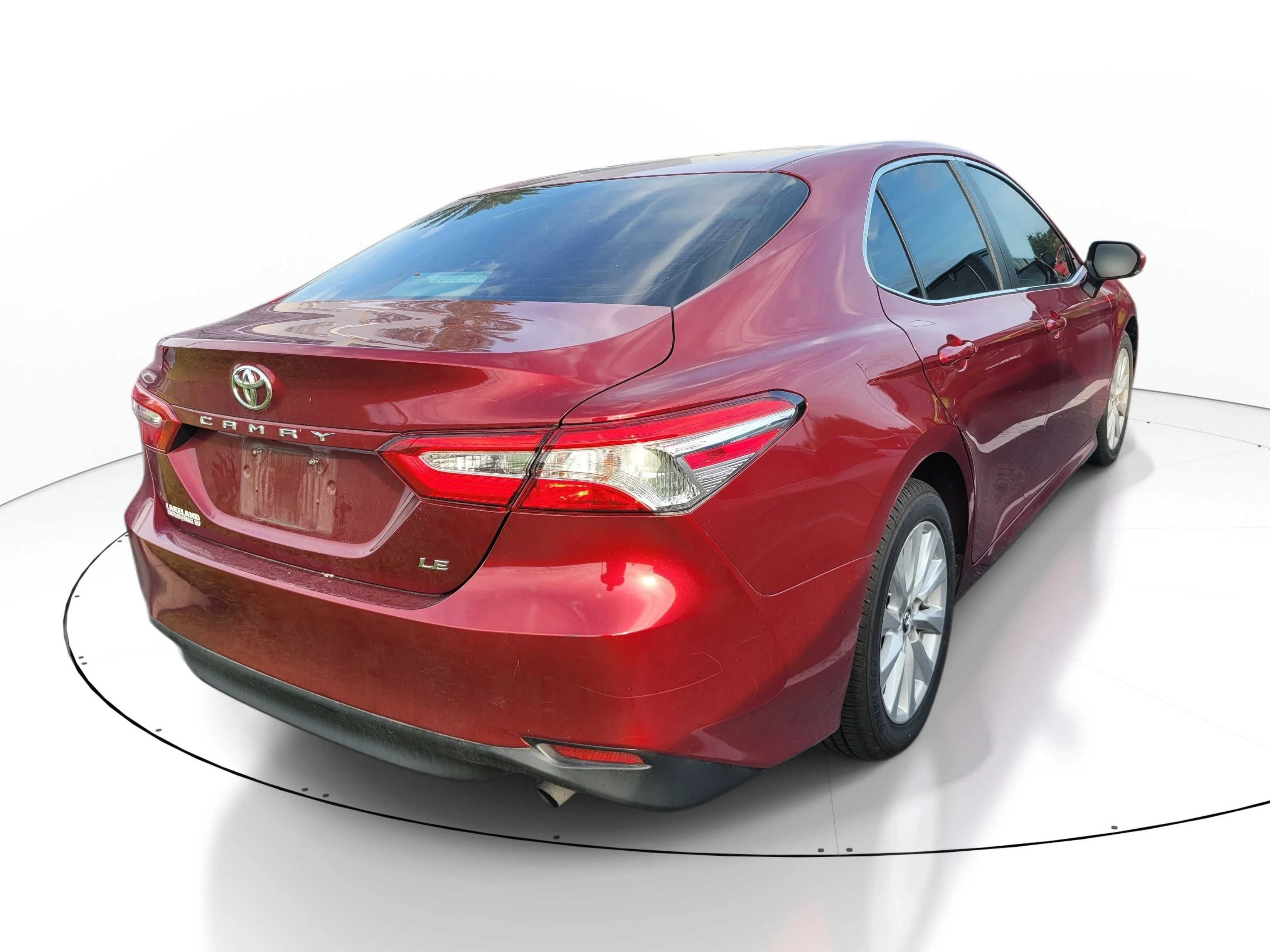 Used 2018 Pearl Toyota LE image 3