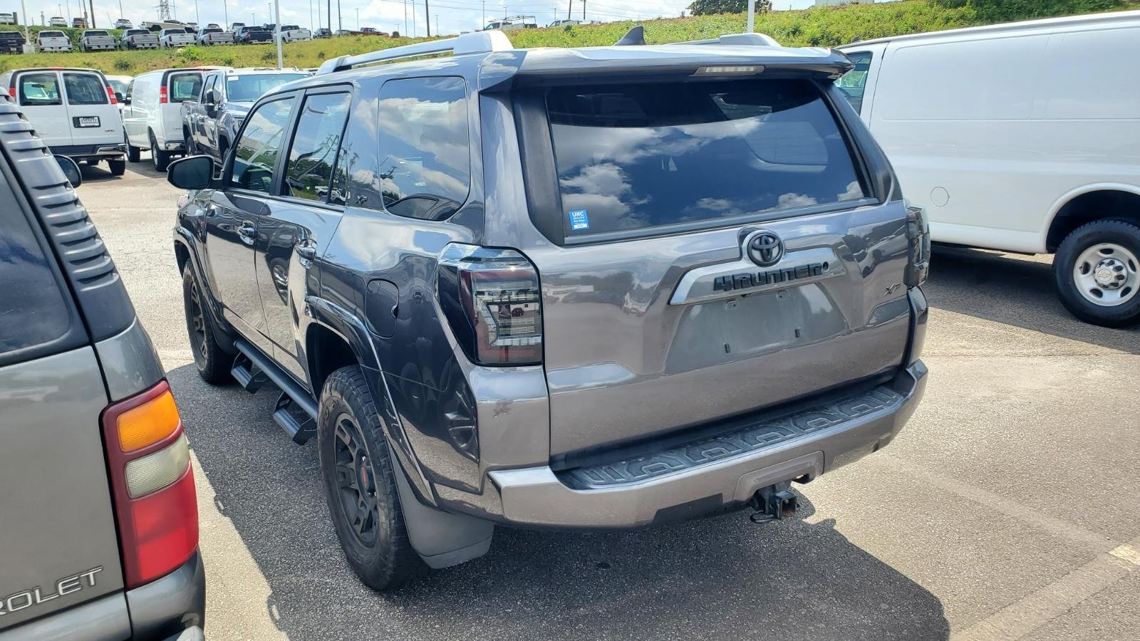 Used 2018 Magnetic Gray Metallic Toyota SR5 image 8