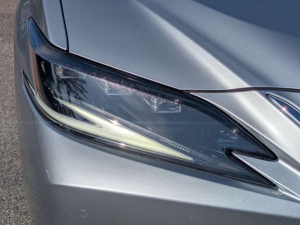 Used 2023 Silver Lexus 300h Luxury image 10