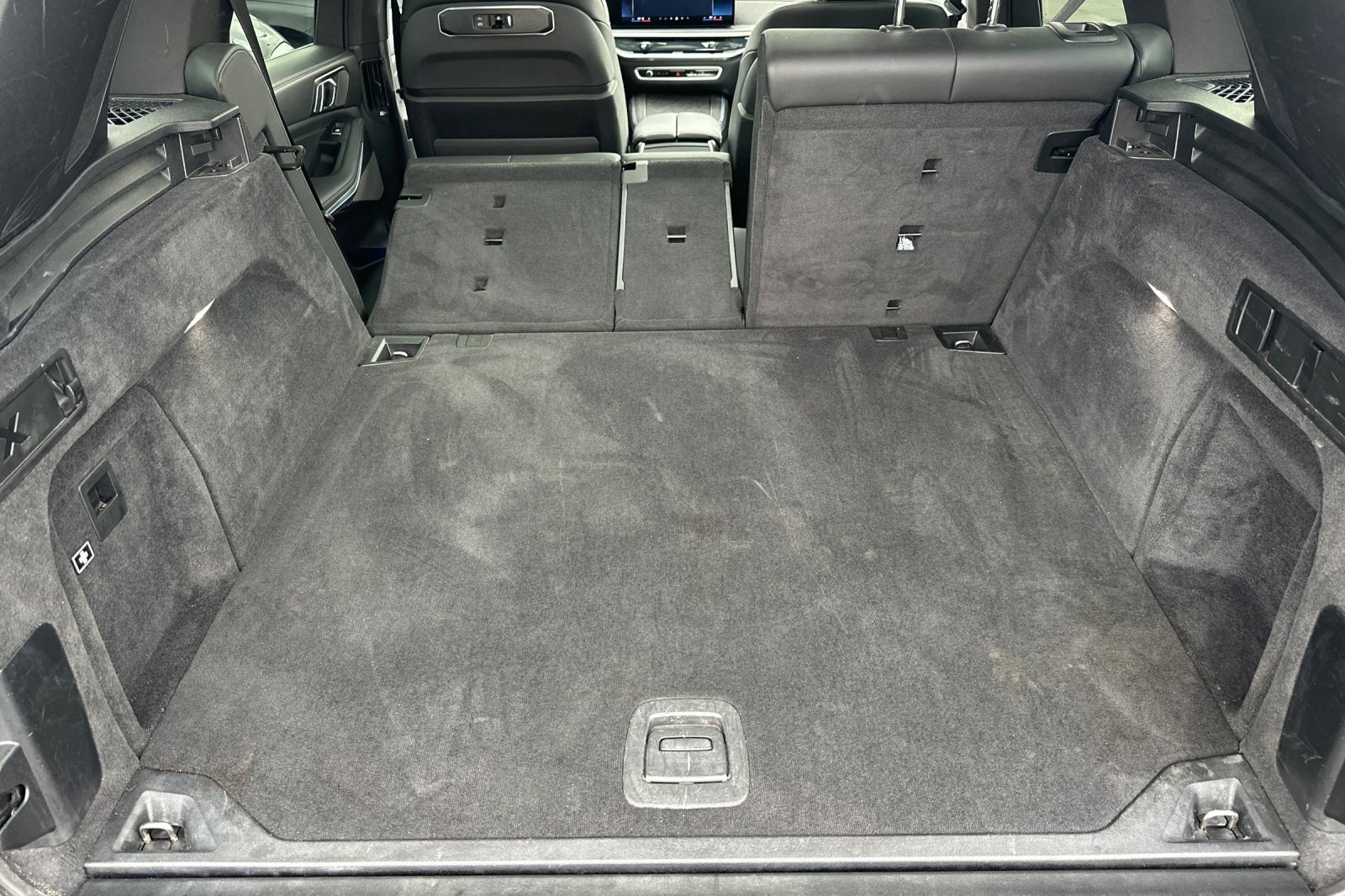 Used 2024 Skyscraper Grey Metallic BMW xDrive40i image 14