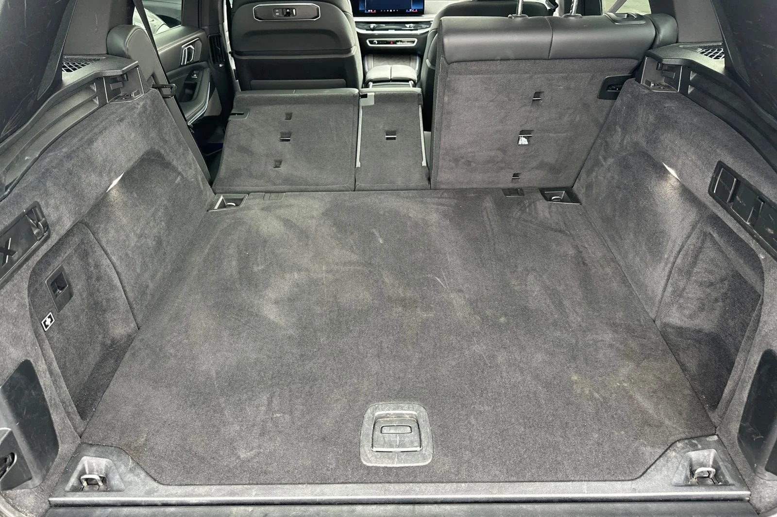 Used 2024 Skyscraper Grey Metallic BMW xDrive40i image 14