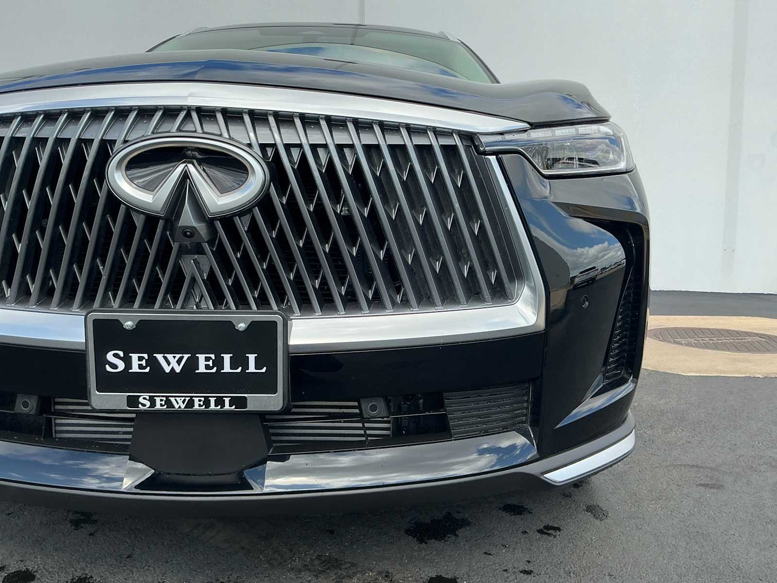 Used 2026 Mineral Black INFINITI LUXE image 7