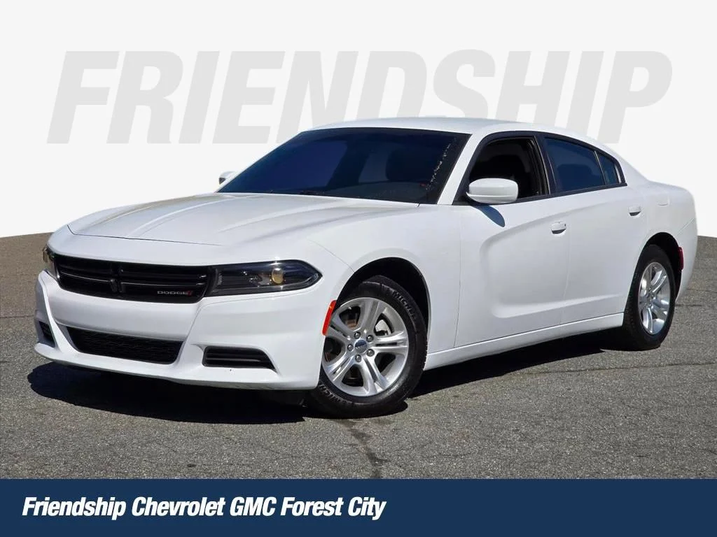Used 2022 White Dodge SXT image 1