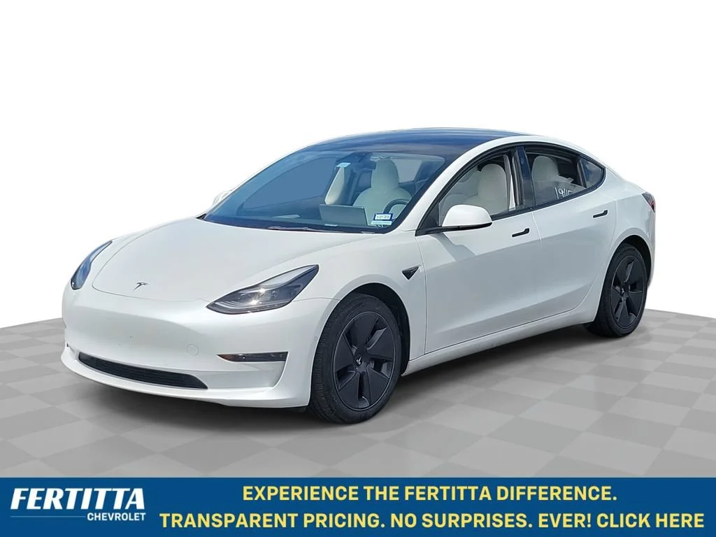 Used 2022 White Tesla RWD image 1