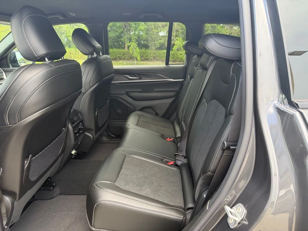 New 2026 Baltic Gray Metallic Clear-Coat Exterior Paint Jeep Laredo Altitude image 27