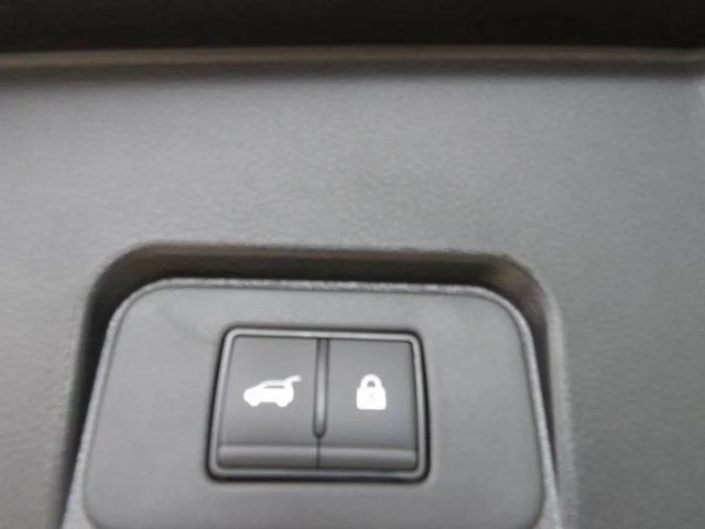 2025 Nissan Rogue SV - Photo 11