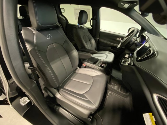2026 Chrysler Pacifica Select - Photo 21