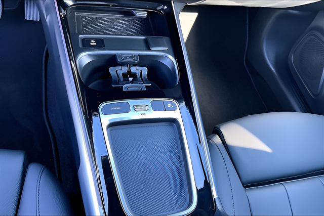 Used 2025 Black Mercedes-Benz GLB 250 image 20