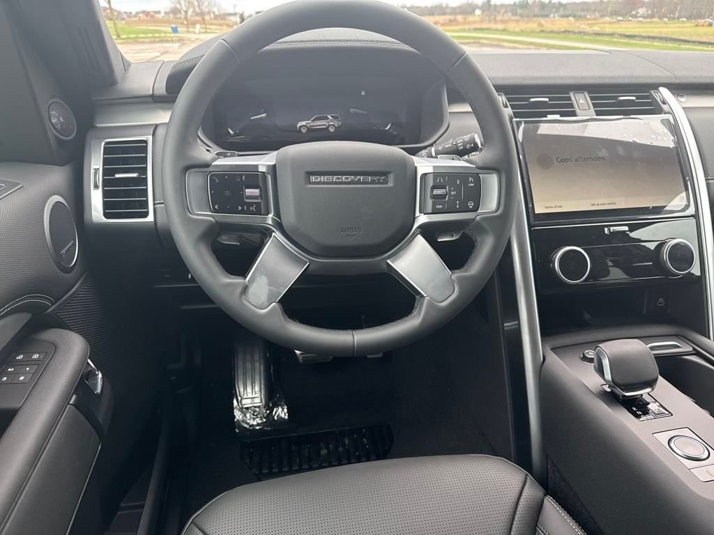 Used 2025 Black Land Rover Dynamic SE image 13