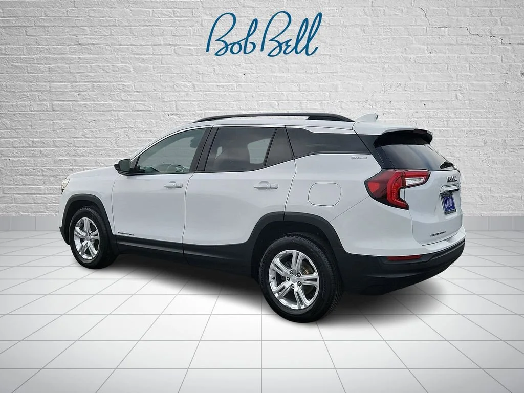 Used 2022 Summit White GMC SLE image 4