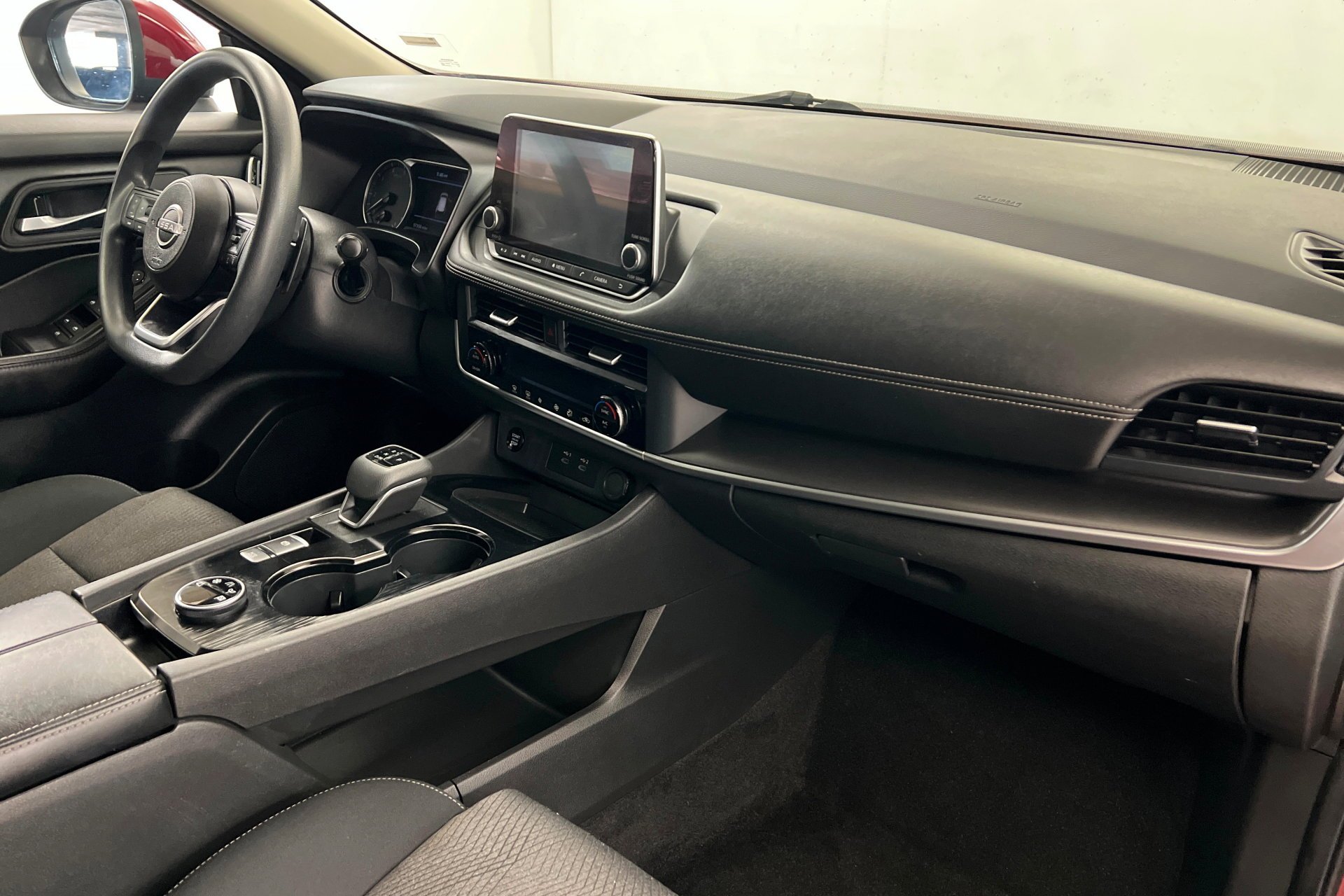 2024 Nissan Rogue SV - Photo 25
