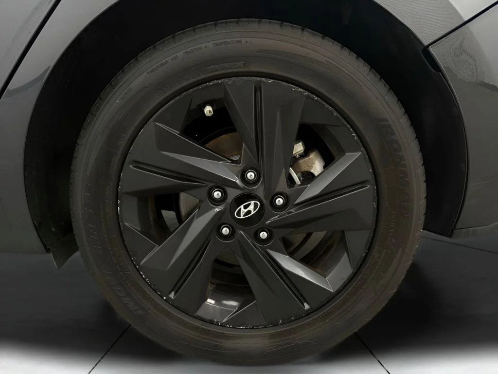 Used 2021 Gray Hyundai SEL image 29