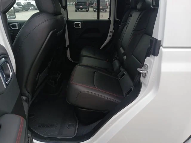New 2026 Bright White Clear-Coat Exterior Paint Jeep Rubicon image 18