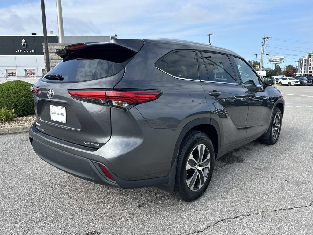 Certified Used 2022 Magnetic Gray Metallic Toyota XLE image 3
