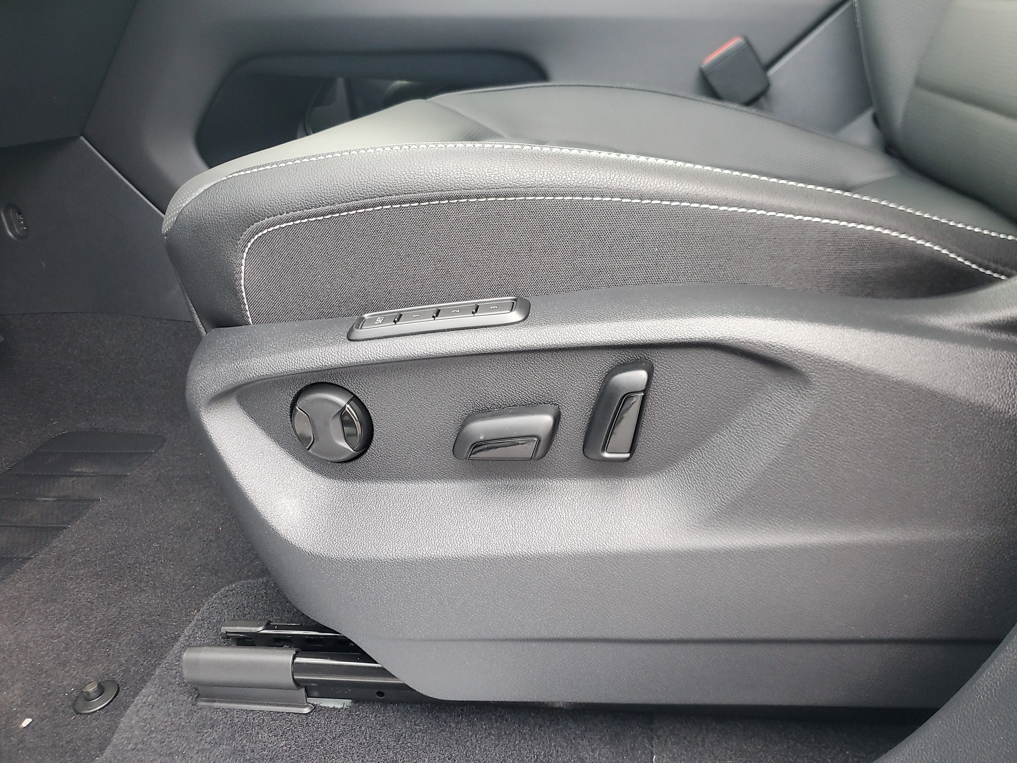 New 2026 White Volkswagen 2.0T SEL image 18
