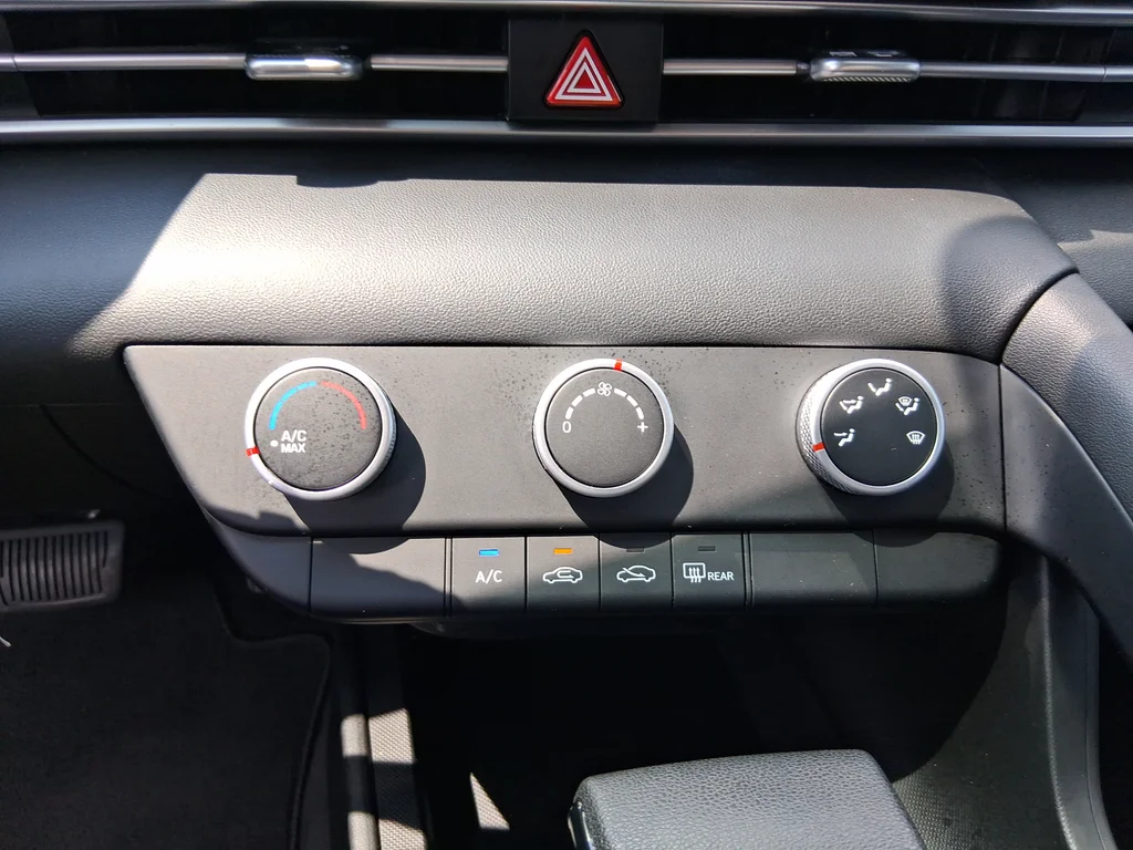 Used 2024 Silver Hyundai SE image 21