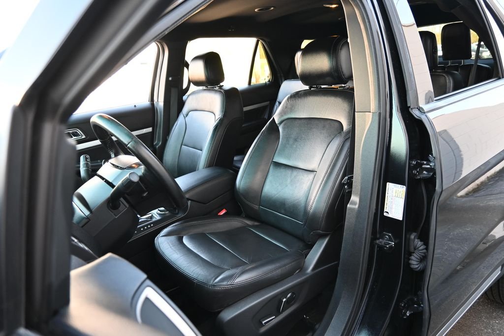 Used 2016 Shadow Black Ford XLT image 20