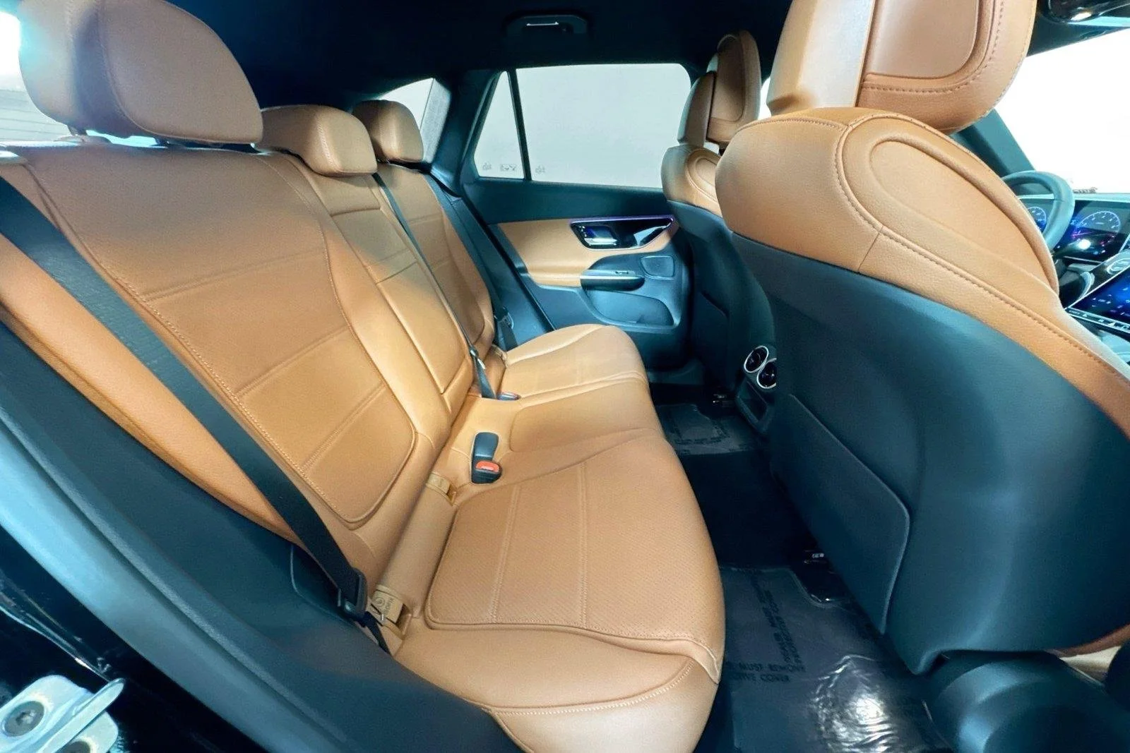 Used 2025 Black Mercedes-Benz GLC 300 image 25