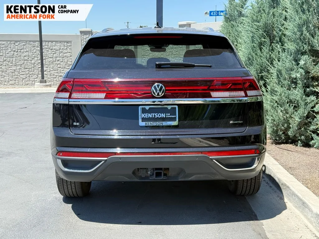 Used 2025 Black Volkswagen 2.0T SE w/Technology image 6