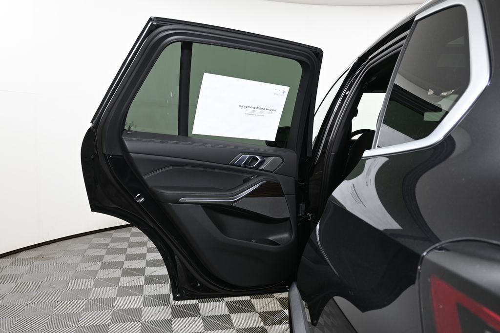 New 2026 Black Sapphire Metallic BMW xDrive40i image 31