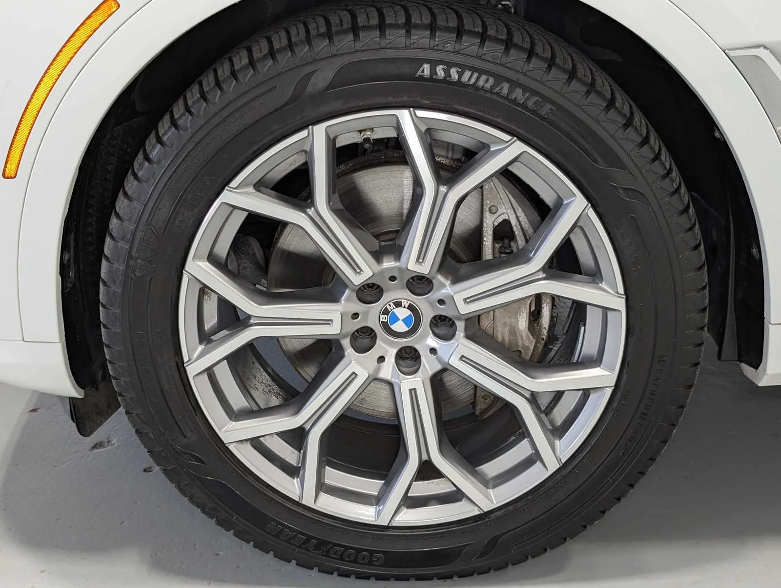 Used 2023 Alpine White BMW xDrive40i image 3