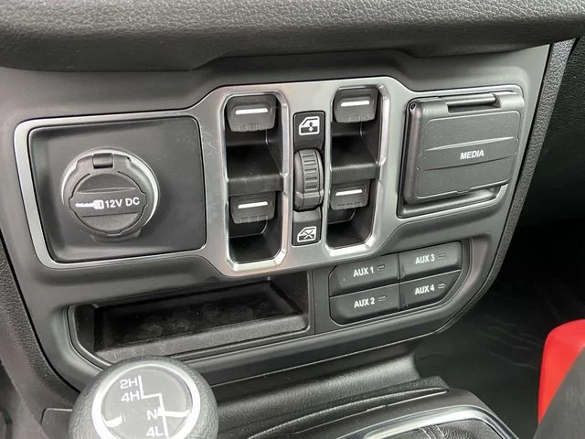 New 2025 Anvil Clearcoat Jeep Sport S image 19