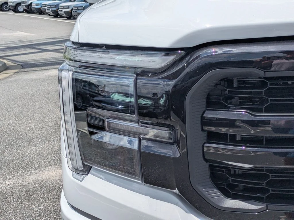 New 2026 Oxford White Ford Lariat image 10