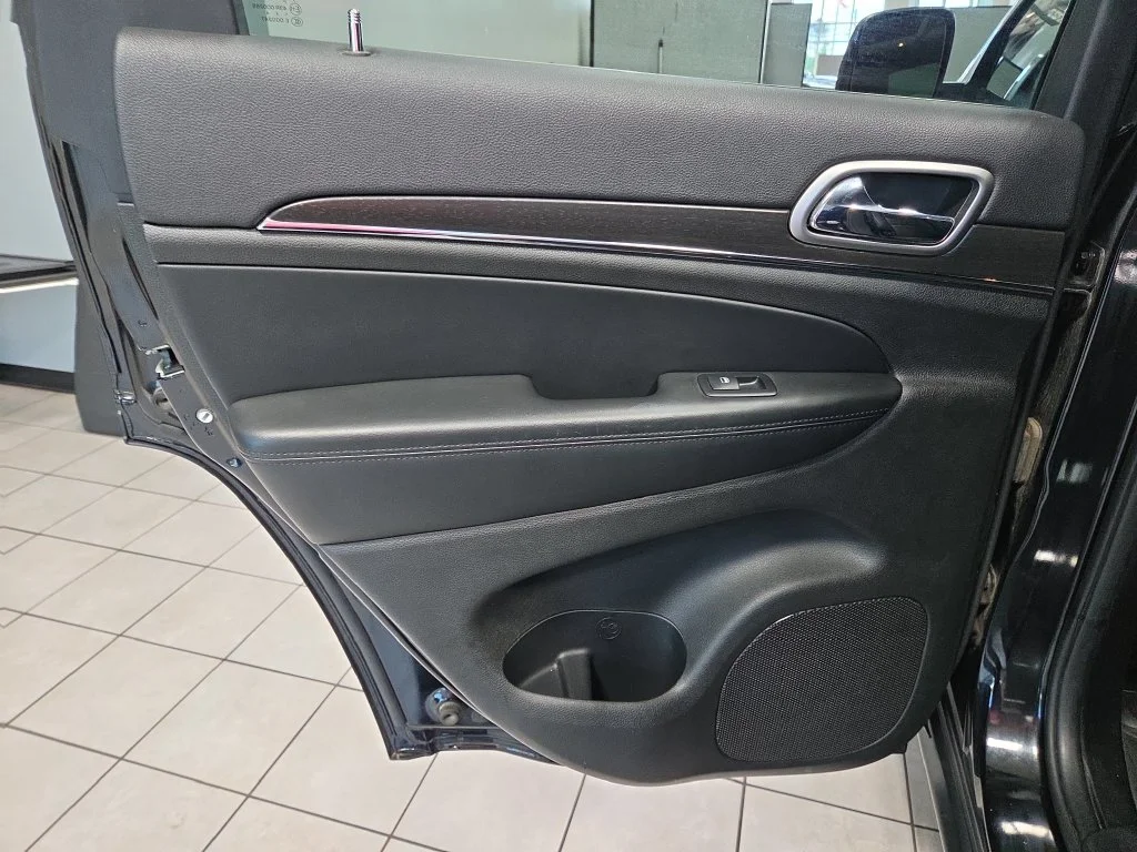 Used 2018 Black Jeep Limited image 25