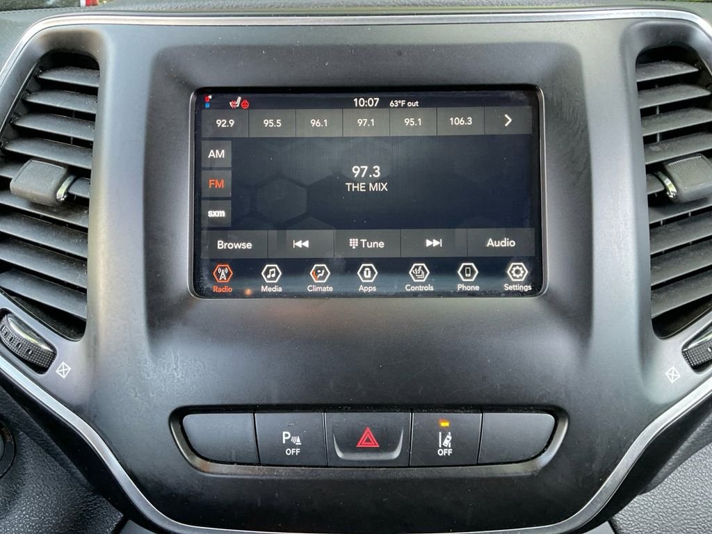 Used 2021 White Jeep Latitude Plus image 20