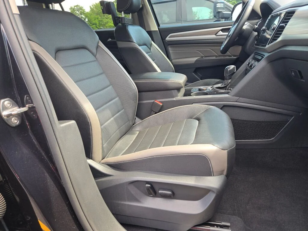 Used 2023 Blue Volkswagen SEL image 6