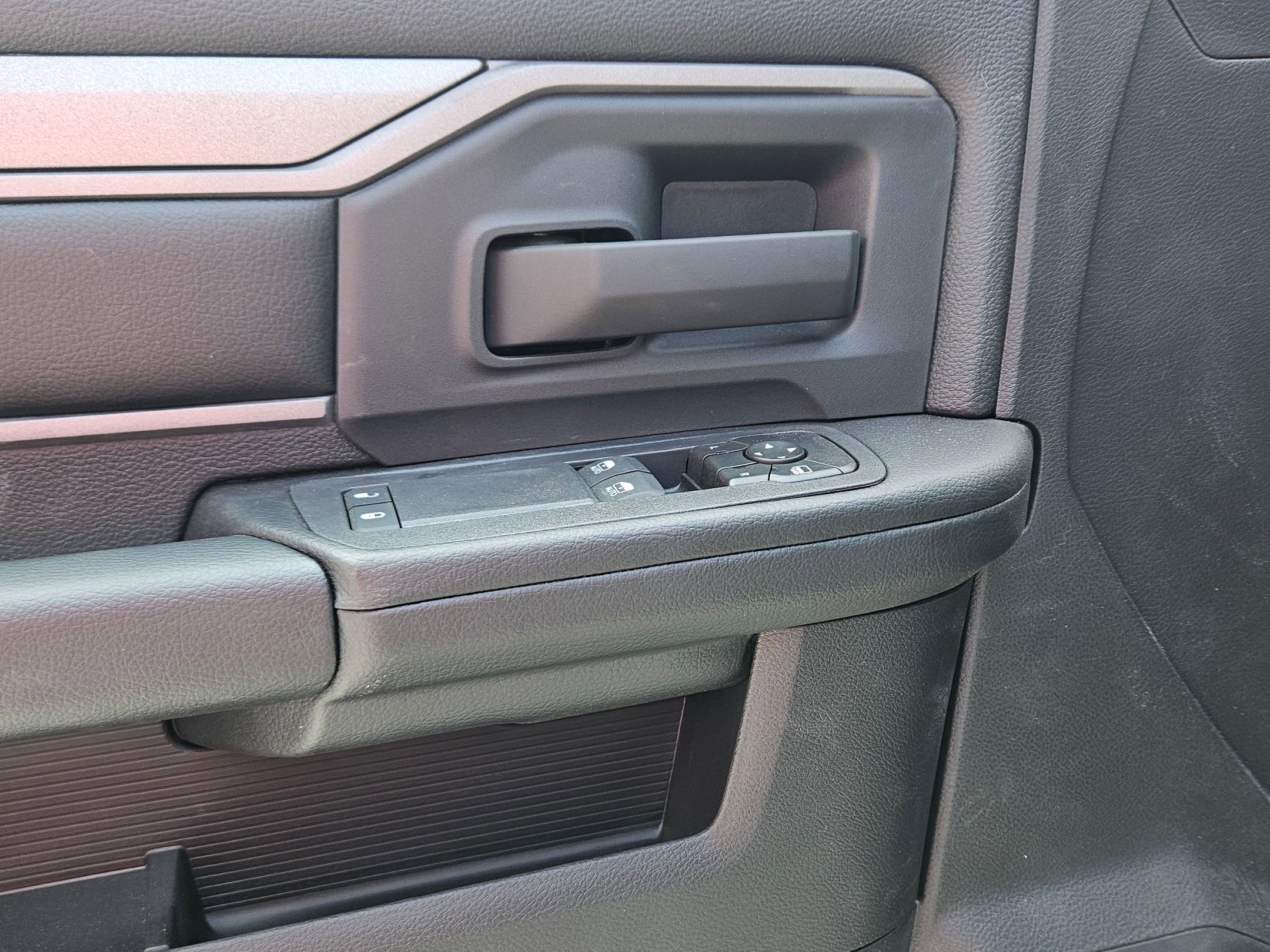 New 2026 Silver-Zynith Exterior Paint RAM Tradesman image 18