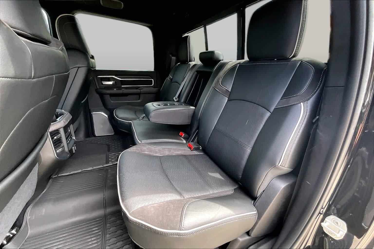 New 2026 Diamond Black Crystal Pearl-Coat Exterior Paint RAM Laramie image 20