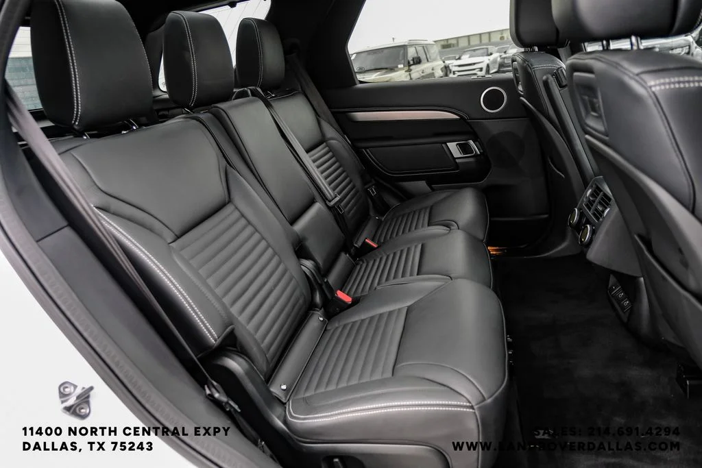 Used 2025 White Land Rover Dynamic SE image 35
