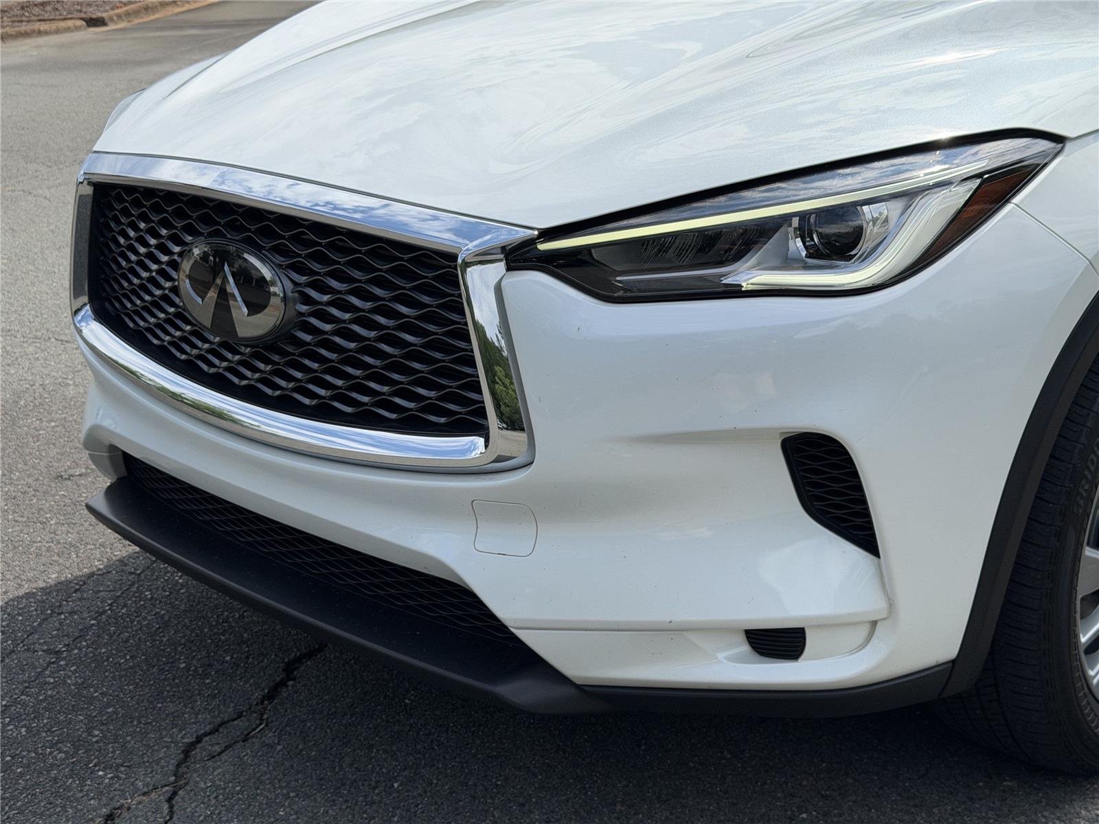 Used 2024 Radiant White INFINITI LUXE image 34