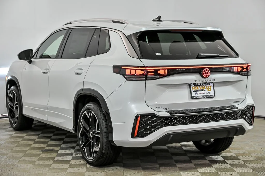 New 2026 White/off-white Volkswagen 2.0T SEL R-Line image 4