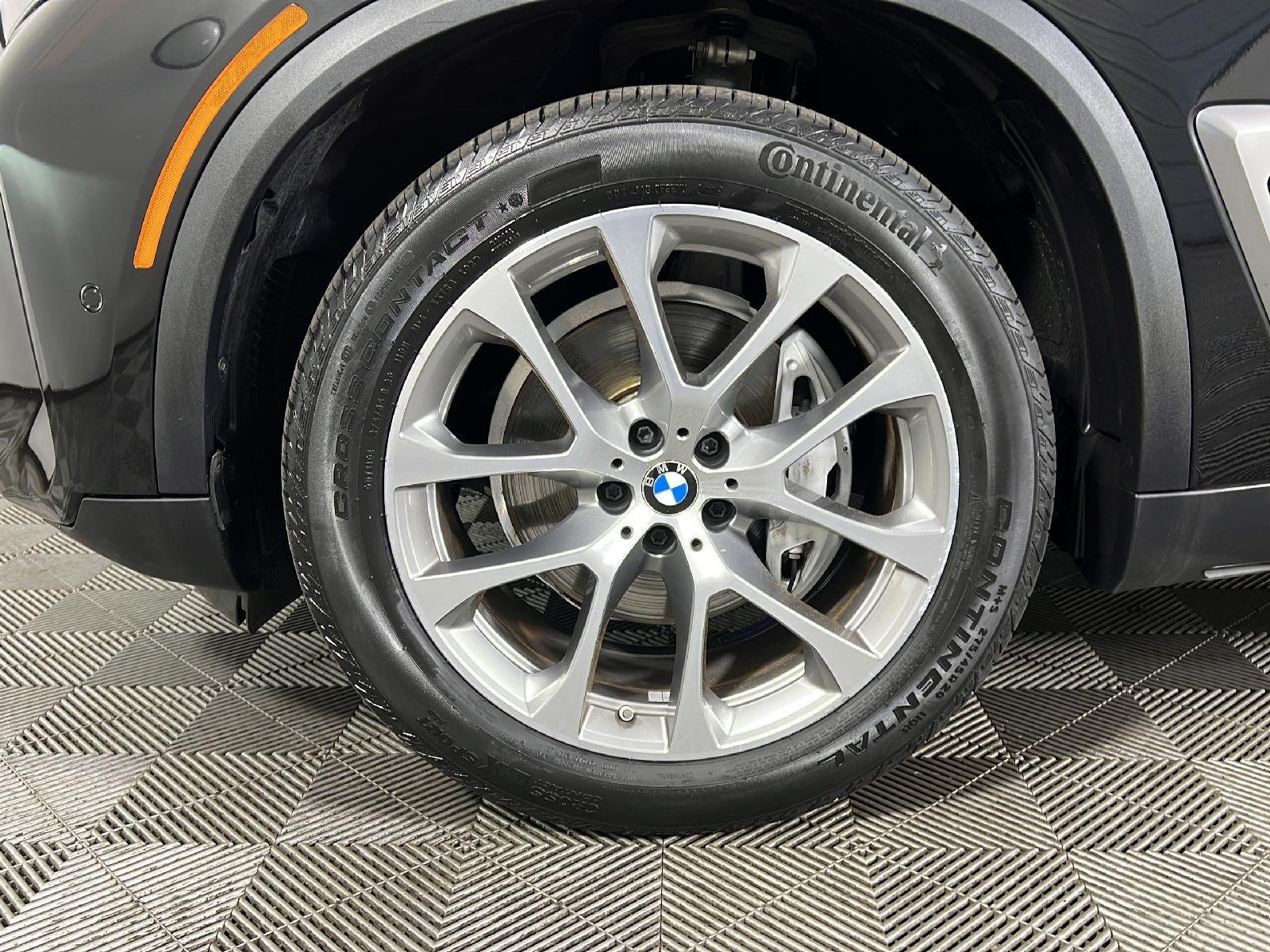 Used 2025 Black Sapphire Metallic BMW xDrive40i image 28