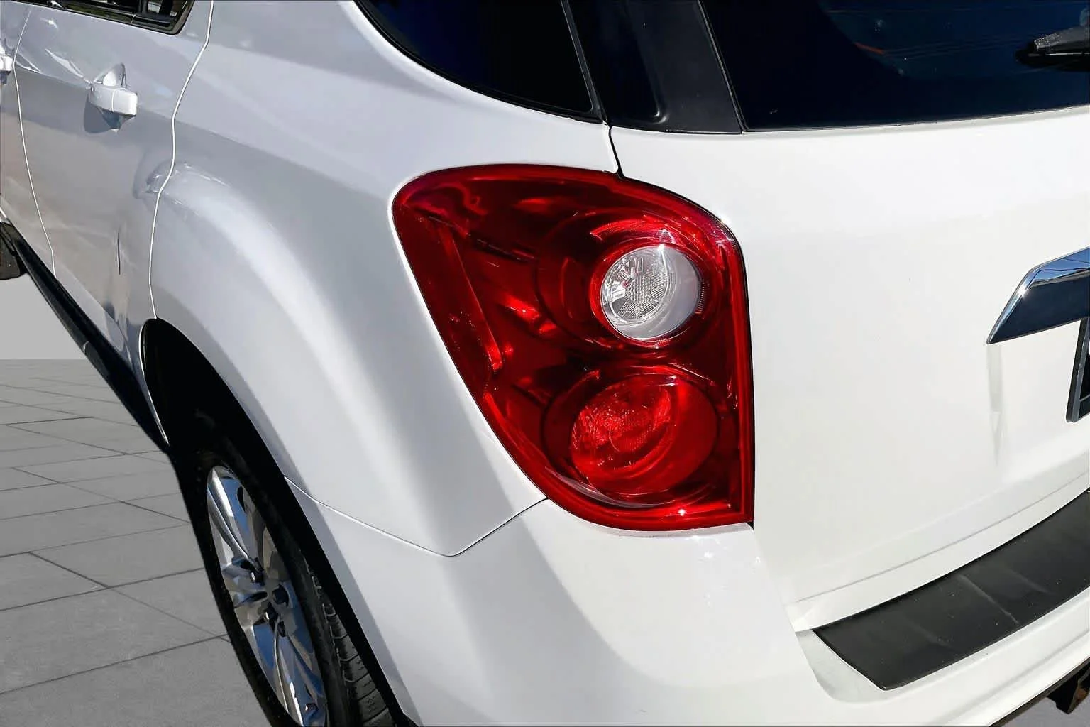 Used 2014 Summit White Chevrolet LS image 27