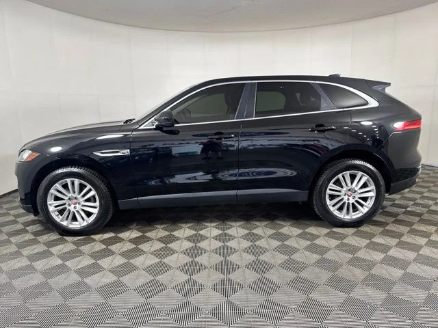 Used 2020 Black Jaguar 30t Prestige image 7