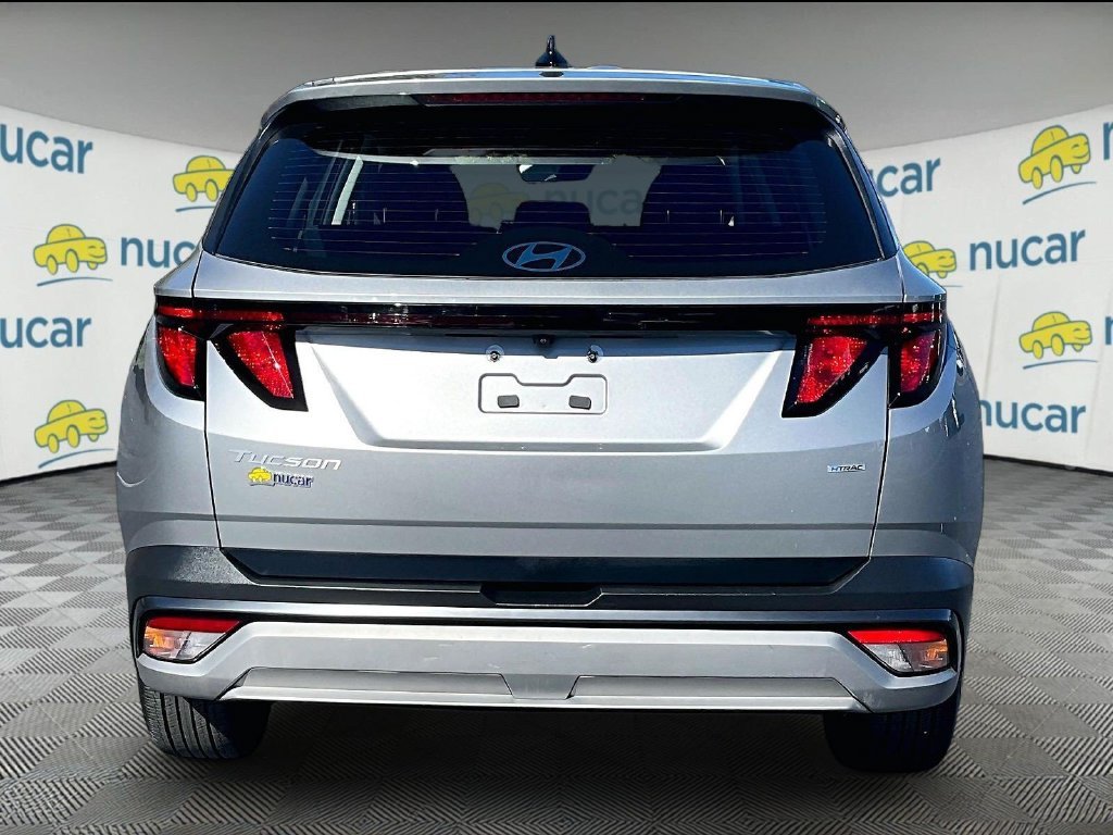 Used 2025 Silver Hyundai SE image 5