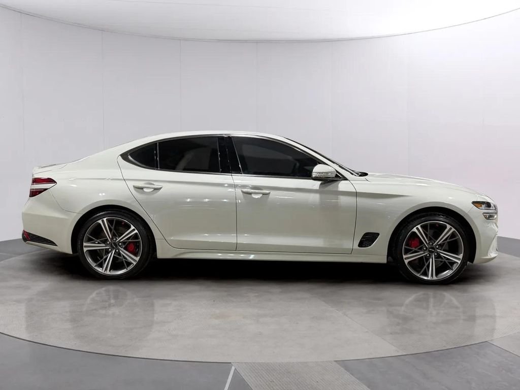 2024 GENESIS G70 Standard - Photo 2