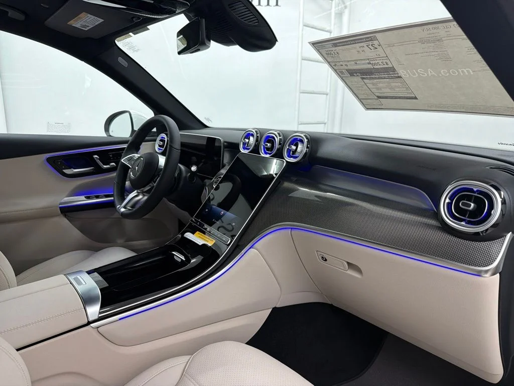 New 2027 White Mercedes-Benz GLC 300 image 32