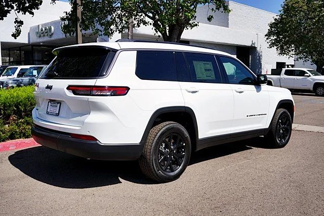 New 2026 Bright White Clearcoat Jeep Altitude image 9