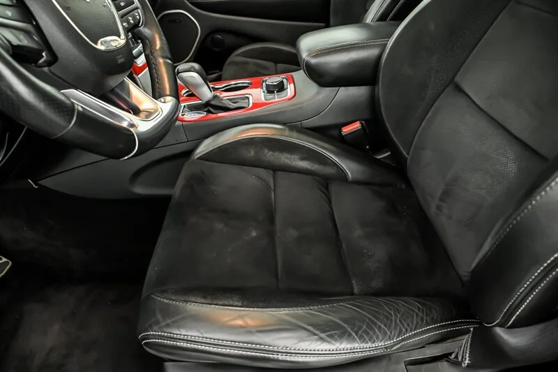 Used 2016 Brilliant Black Crystal Pearl Coat Jeep SRT image 17